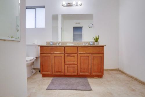 Vintage 6B 3BA Home Pool Hot Tub & Basketball Net in 哈仙達崗