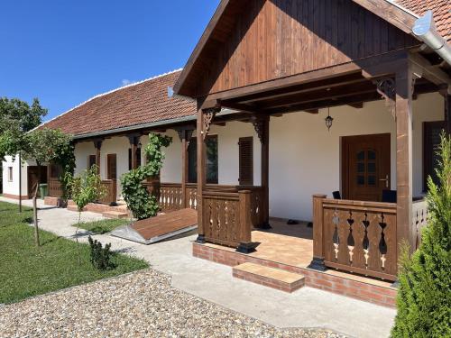 . Engstliz House