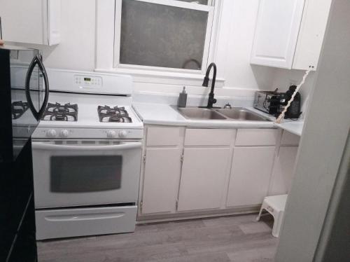 Private Room Near to Downtown Churchill Downs UofL Airport &Kentucky Expo Center in Scottsburg (IN)