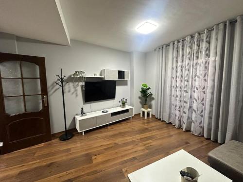 Koplietošanas atpūtas telpa ar TV, Apartamento plaza de la cruz in Kazalegas