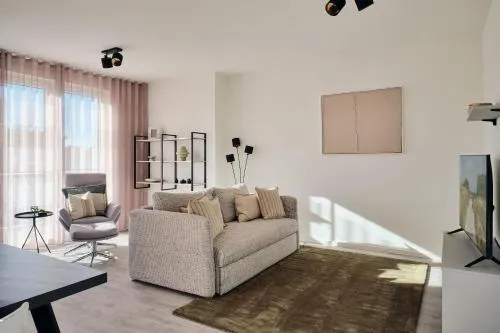 Apartment A8 - komfortables Apartment mit zwei Bädern, überdachtem Balkon & ruhiger Lage inmitten der Natur im "Pine Hill Resort" in Zirchow, Deutschland