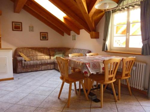 2 bedrooms, 3 beds