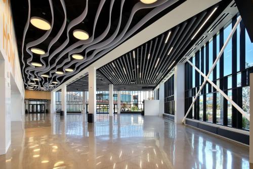 DoubleTree by Hilton Battle Creek - image 11