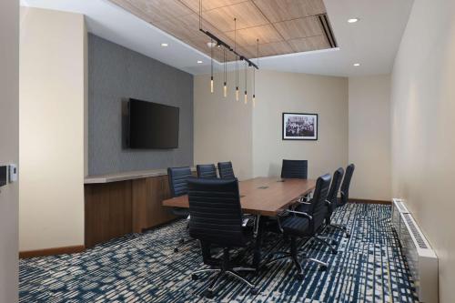 DoubleTree by Hilton Battle Creek - image 7