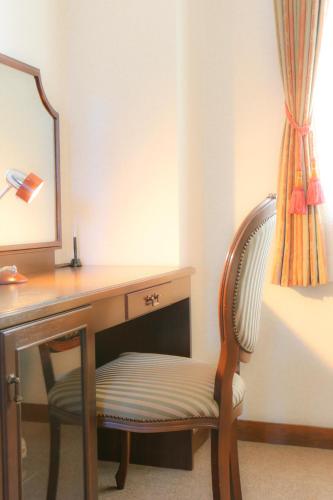 Deluxe Twin Room image 4