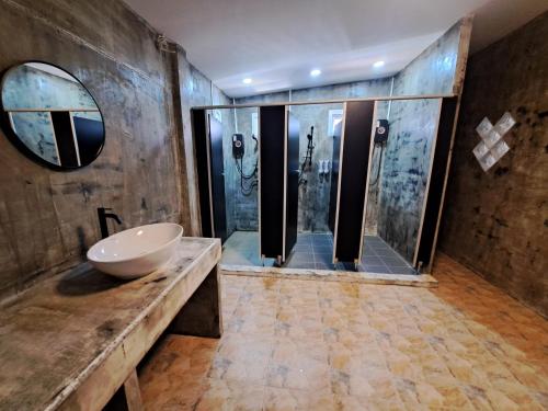 Shower, Social Garden Hostel near KFC Caltex Chiangrai (DT)