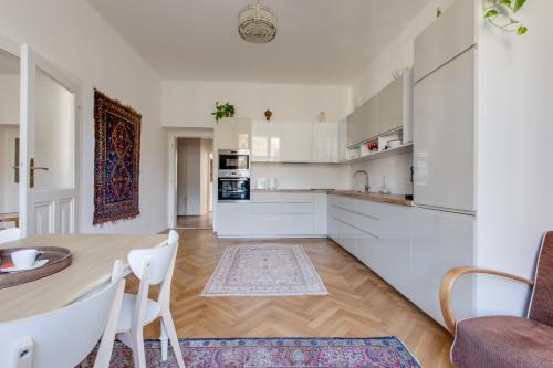 Prague Heart of Old Town Comfy Home 2BDR 2BATH, Prague (photo 8)