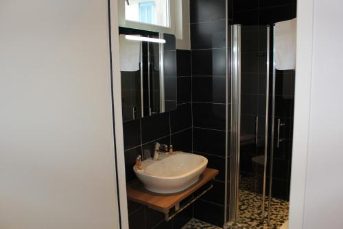 Hôtel Central - image 13