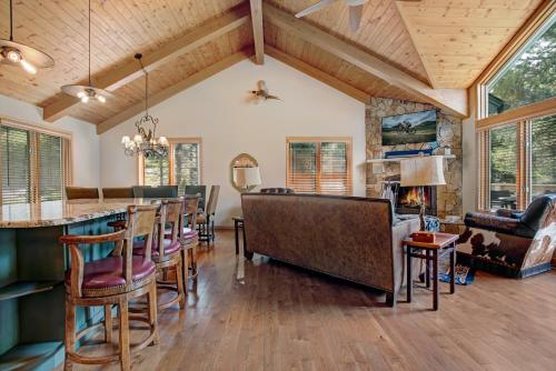 4515 BigHorn Road home in West Vail, USA