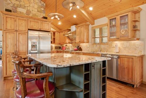 4515 BigHorn Road home in West Vail, USA