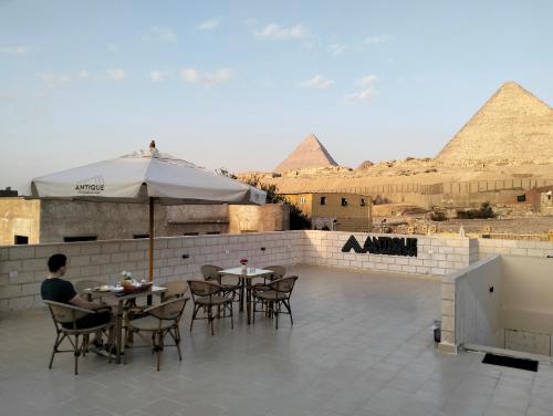 Antique Pyramids Inn - image 2