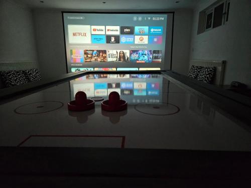 Annexe pool table air hockey table tennis movie, Windsor (photo 4)