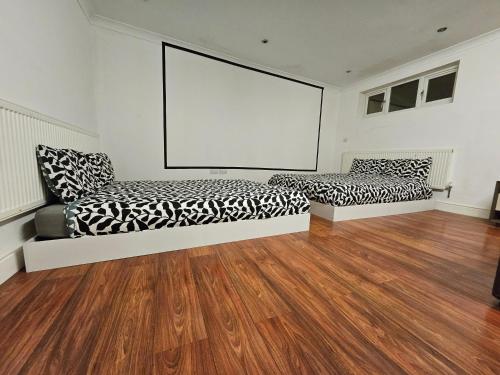Annexe pool table air hockey table tennis movie, Windsor (photo 7)