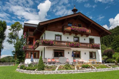 Haus Hirschpoint - Chambre d'hôtes - Faistenau