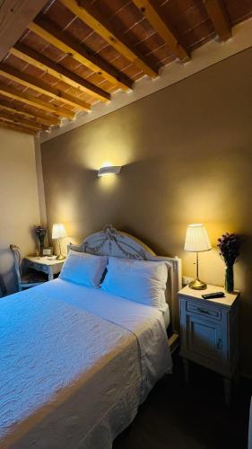 Deluxe Double Room image 3