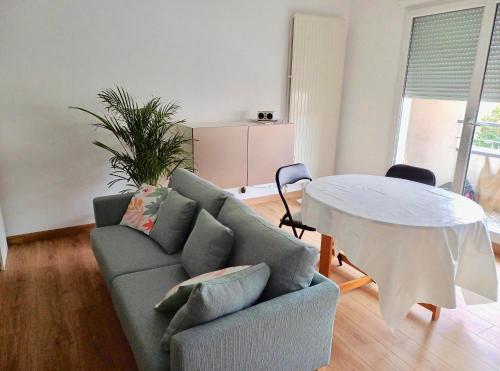 Near Paris, Orly airport and metro 14, a beautiful room to rent