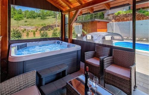 Karstais baseins, Amazing Home In Perusic With Sauna in Perušić