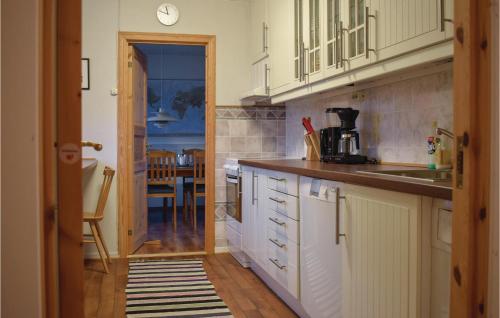virtuve, 3 Bedroom Nice Home In Straumsjøen in Straumsjoen