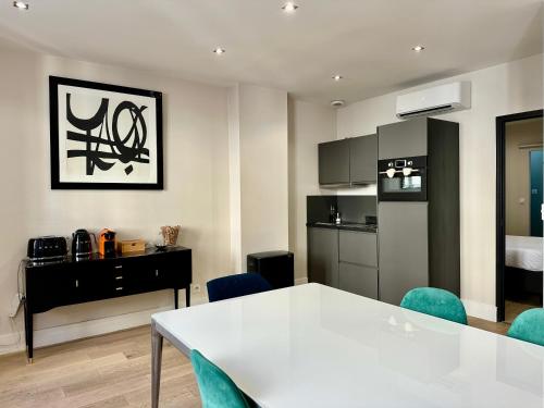 Appartements Emile Fourcand -Your Bordeaux Home near Brasserie le Johnston