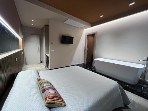 . PRIMO RE, Luxury Rooms