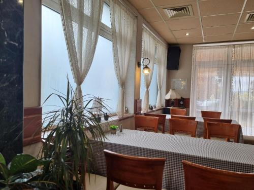 Restaurant, Dezudava Family Hotel in Sandanski