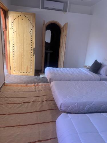 1 double bed, 3 twin beds