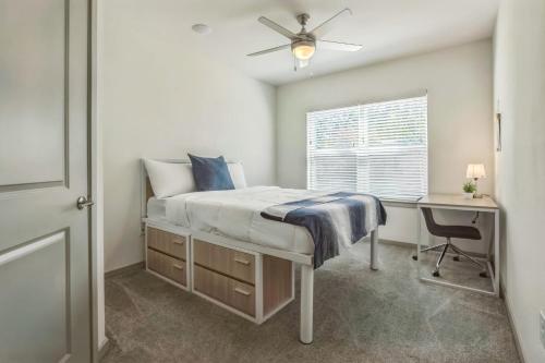 Lake Hartwell Retreat 2BR Oasis with Pool in Clemson, USA
