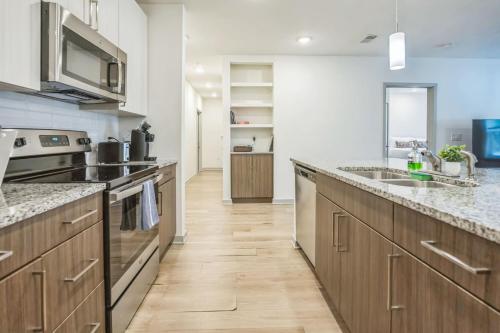 Dockside Dreams by Lake Hartwell with Clubhouse Amenities in Clemson, USA