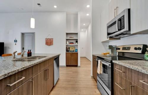 Dockside Dreams by Lake Hartwell with Clubhouse Amenities in Clemson, USA
