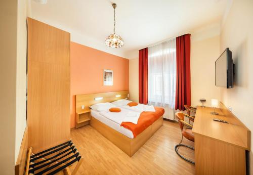 1 queen bed