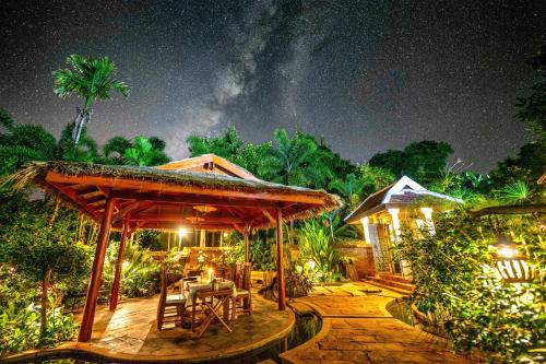 Restaurant, Kanlaya's Eyrie, Luxury Homestay in Tham Lot