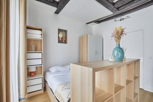 Charming Studio Center of Paris - image 7