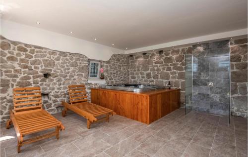 Aktivitātes, Five-Bedroom Holiday Home In Vinjani Donji in Donji Vinjani