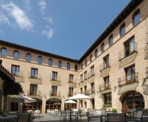 . Hotel Cienbalcones