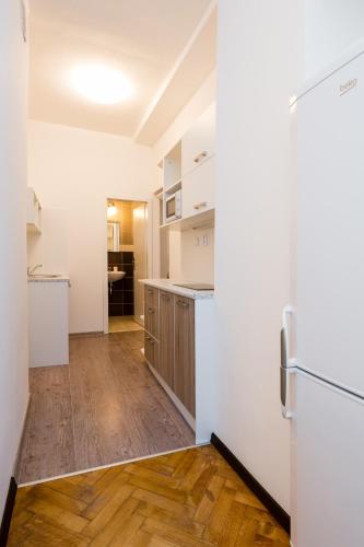 Affordable Stay Navratilova 3