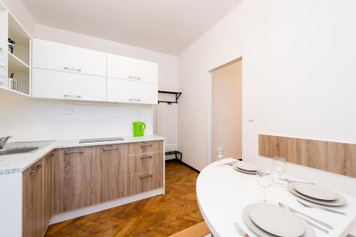 Affordable Stay Navratilova - image 12