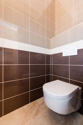One-Bedroom Apartment image 3