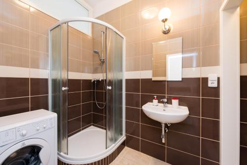 Affordable Stay Navratilova - image 3