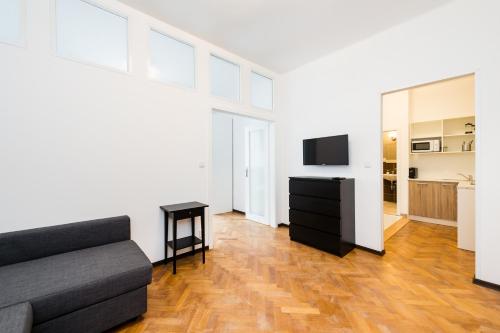 Affordable Stay Navratilova - image 10
