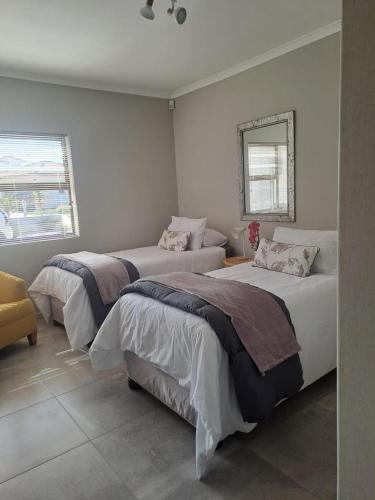 Serene pool house luxury 8 slp self-catering accom, Langebaan Golf estate in Langebaan Country Estate