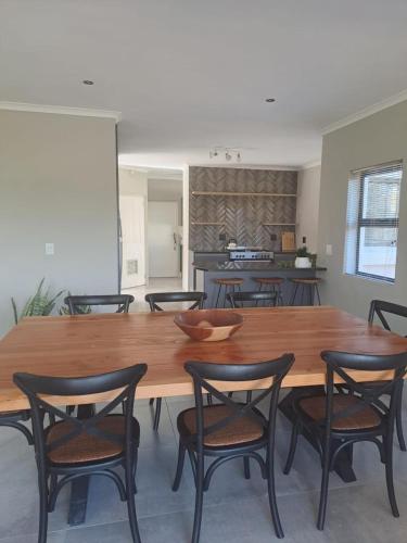 Serene pool house luxury 8 slp self-catering accom, Langebaan Golf estate in Langebaan Country Estate