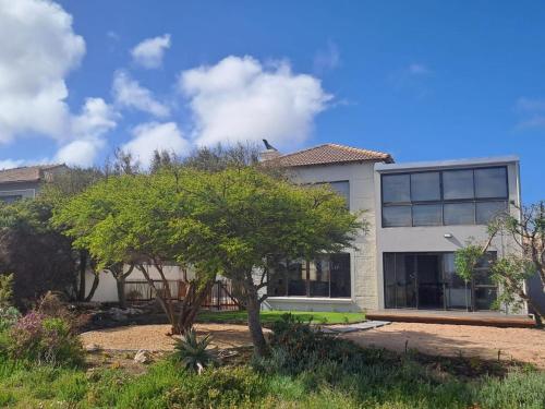 Serene pool house luxury 8 slp self-catering accom, Langebaan Golf estate in Langebaan Country Estate