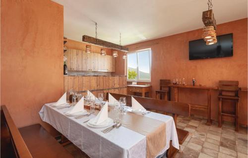 Kitchen, Gorgeous Home In Sestanovac With Sauna in Sestanovac