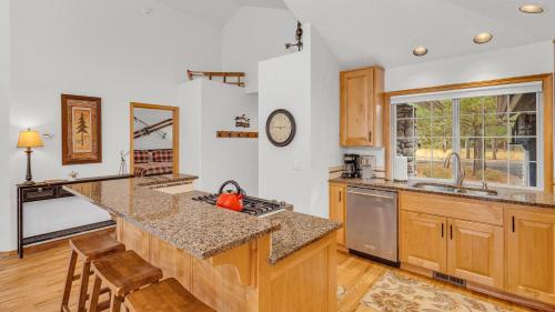 Gosling Lane 6 by Village Properties at Sunriver - image 6