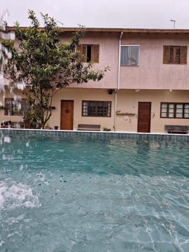 2 bedrooms, 6 beds