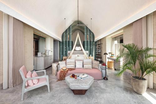 room detail thumbnail 1