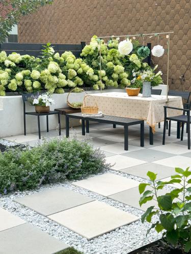 Garden, Designer cozy 1 private bedroom w full bath & yard 20 min to nyc in Harrison (NJ)