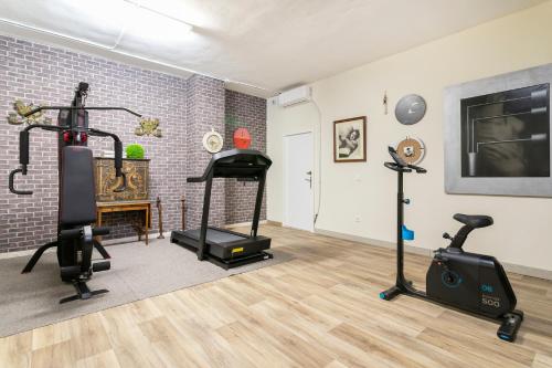 One-Bedroom Apartment image 10