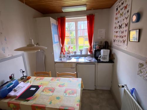 köök, GRUBBE MØLLE, Lejlighed med eget køkken og bad in Faaborg