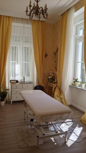 按摩, Hotel Monet - Das Kunsthotel an der Lahn in 巴特埃姆斯